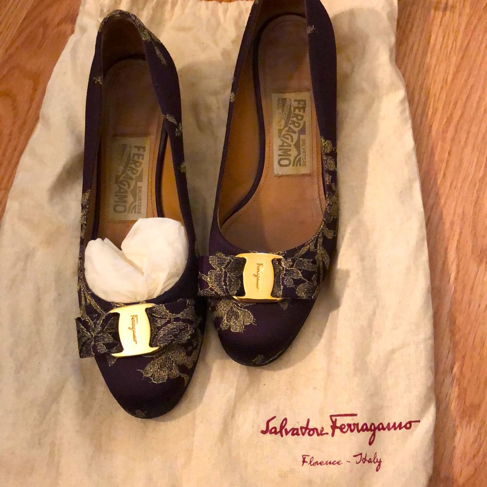 Ferragamo purple lace Vera gold low heels/shoes